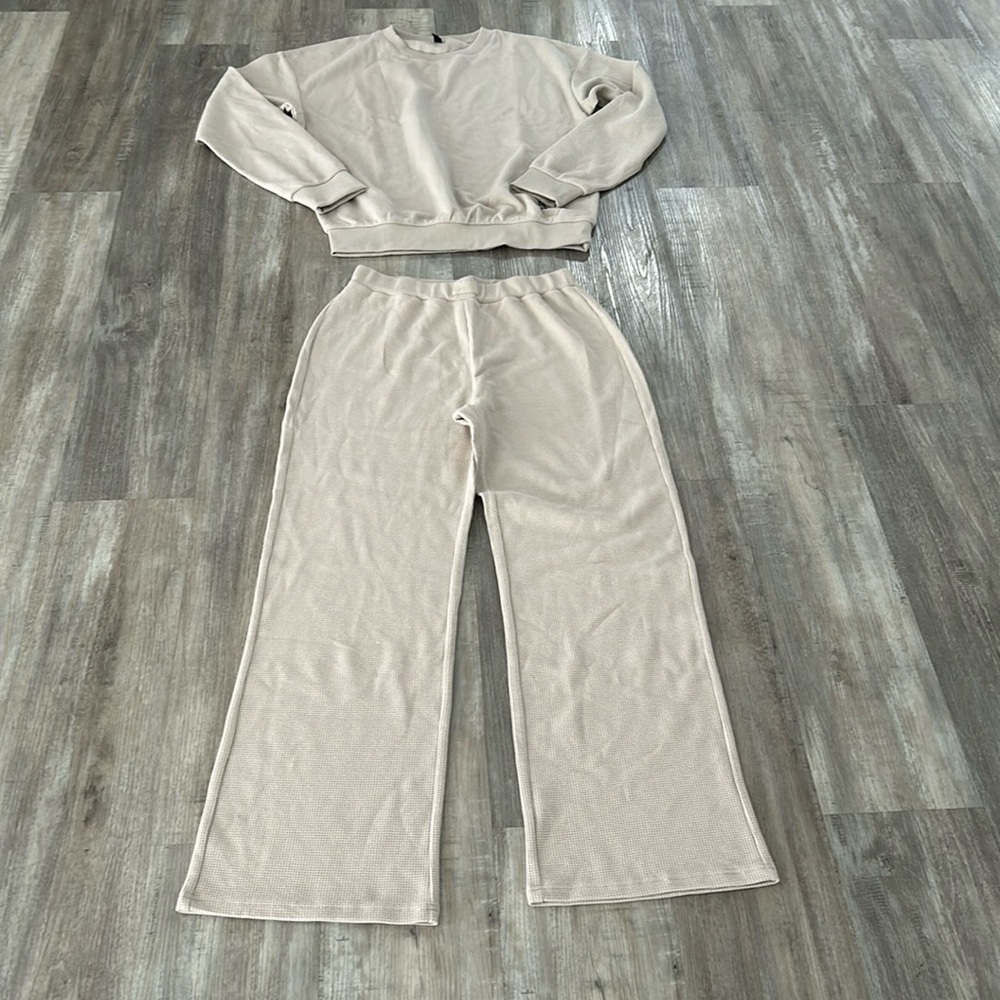 COMFRT SWEATSUIT